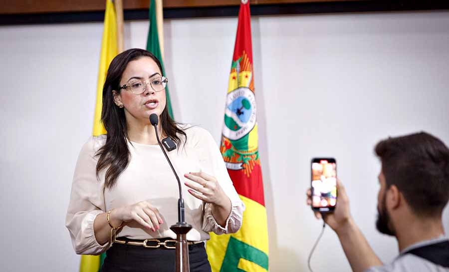 Michelle Melo denuncia suspeita de superfaturamento em contrato de saúde no Acre