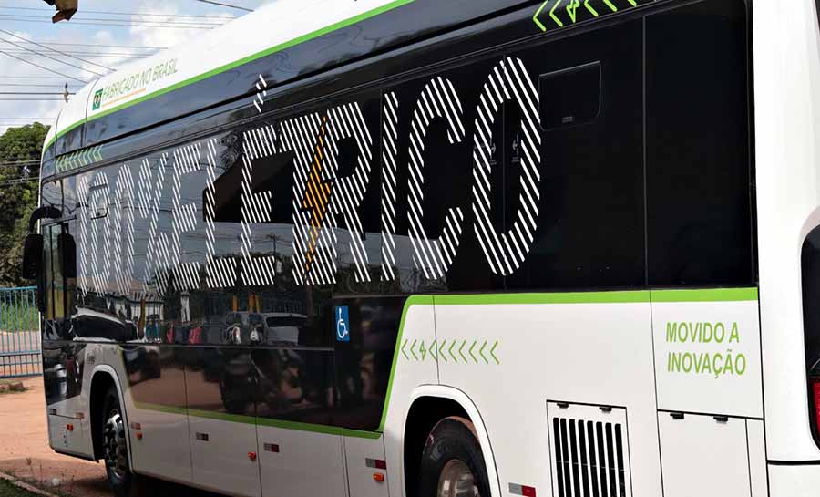 Primeiro ônibus elétrico chega em Rio Branco para transporte coletivo