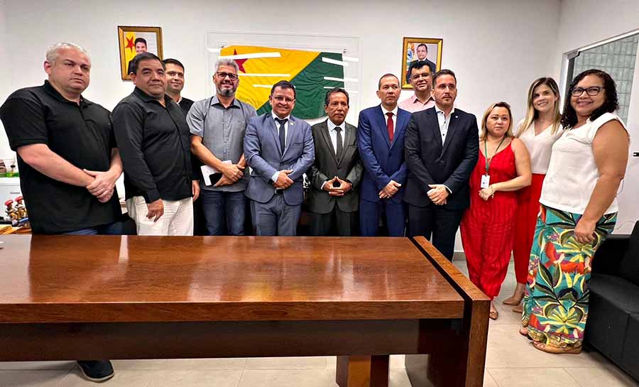 Presidente Gonzaga recebe visita do embaixador da IMBRICS+ Peru para estreitar relações comerciais entre os dois países