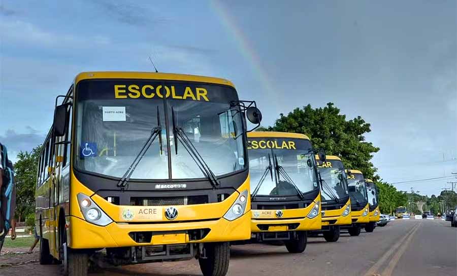 Baterias de ônibus escolares são furtadas em Cruzeiro do Sul e alunos não conseguem ir às aulas