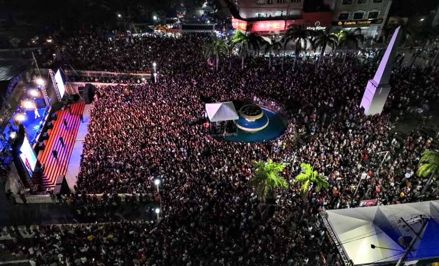 Com milhares de pessoas e show de Naiara Azevedo, Festa do Trabalhador se torna homenagem e diversão para todos os acreanos