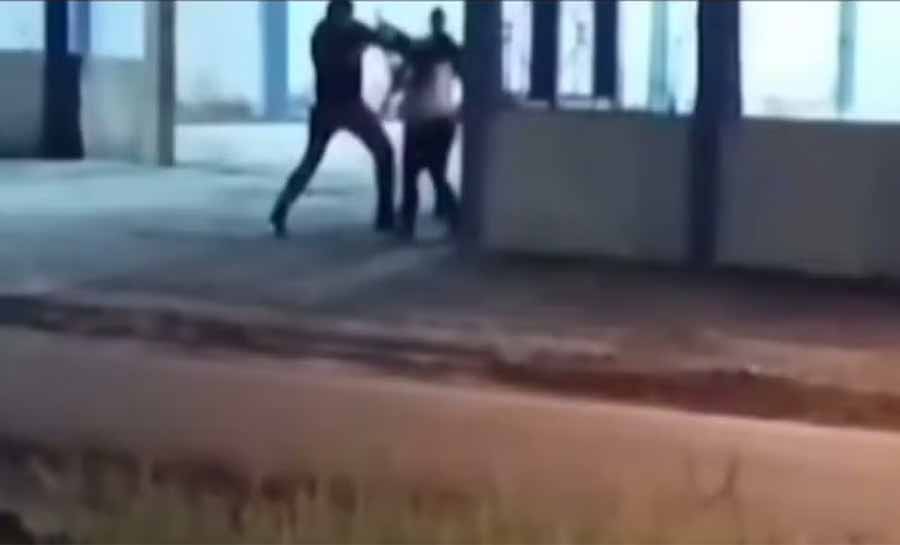 Mulher é agredida por segurança em frente de hospital no interior do Acre