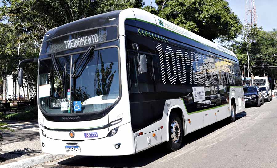 Prefeitura de Rio Branco investe em sustentabilidade ao trazer ônibus elétricos para capital