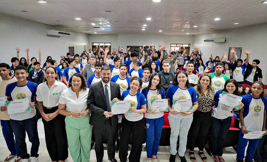 Com mais de cem alunos contemplados, Nicolau Jr leva oficina de redação para Escola Lourival Pinho