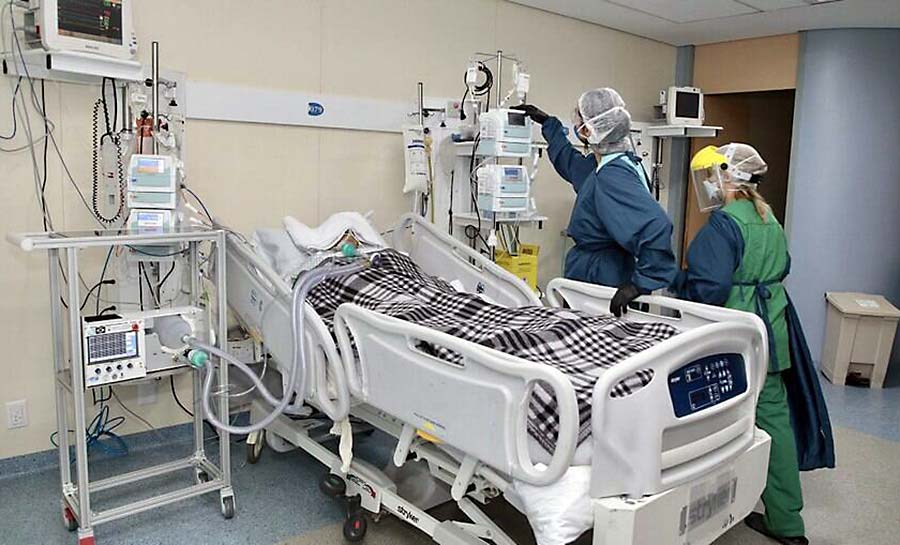 53% dos médicos brasileiros já sofreram pressão para acelerar altas