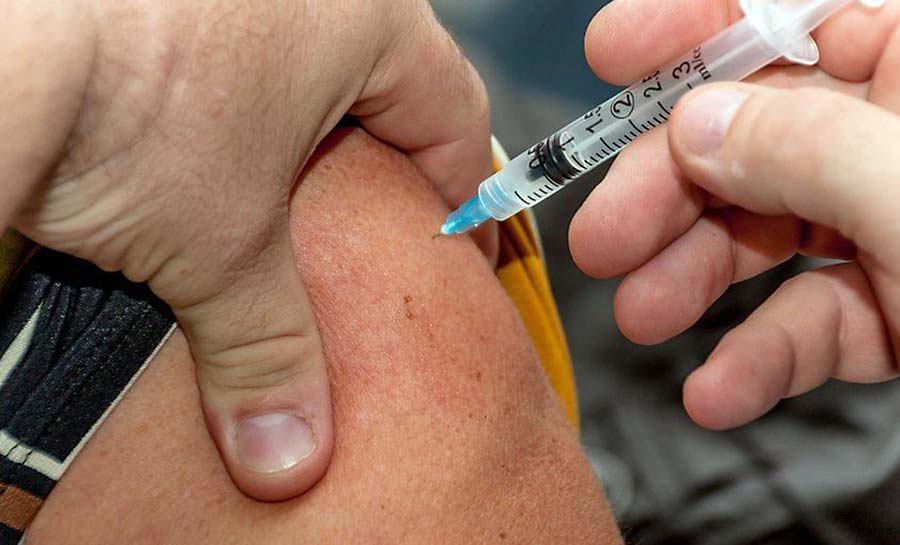 Covid: pessoas que viajarão ao exterior podem antecipar segunda dose