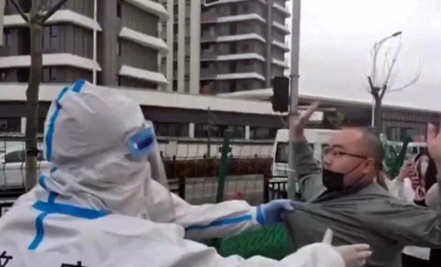 China força moradores a se mudar para abrir centros de quarentena