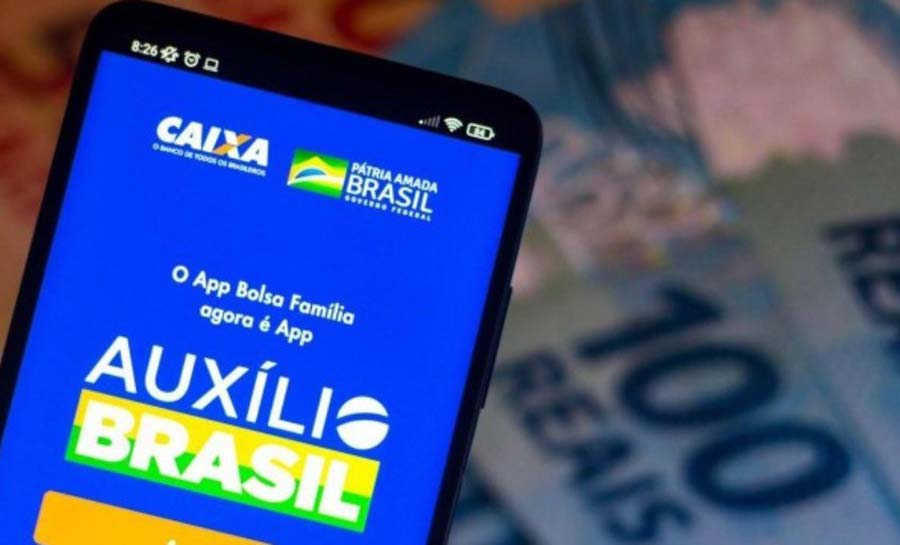 Inflação corrói Auxílio Brasil, que já não compra cesta básica
