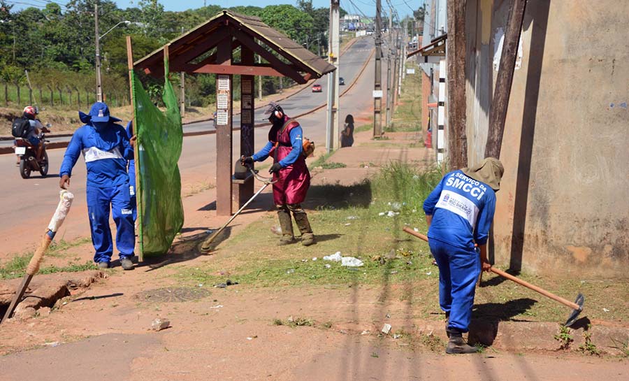 Prefeitura de Rio Branco realiza serviços de limpeza na rodovia AC-10 que dá acesso ao município de Porto Acre