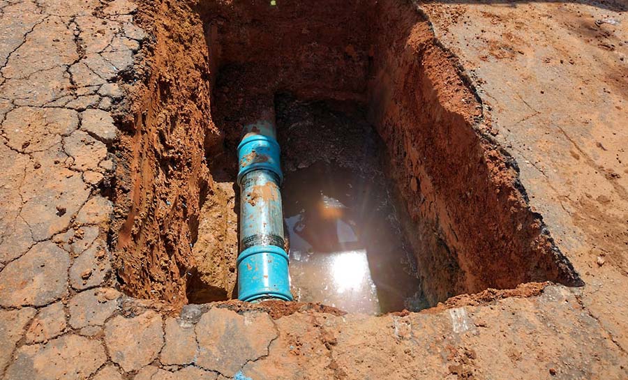 Prefeitura age rapidamente e realiza reparo de adutoras rompidas normalizando o abastecimento de água em bairros da capital