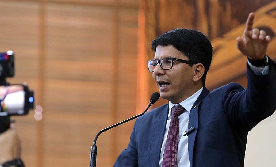 Jenilson Leite critica governo por desabrigar mais de 100 famílias