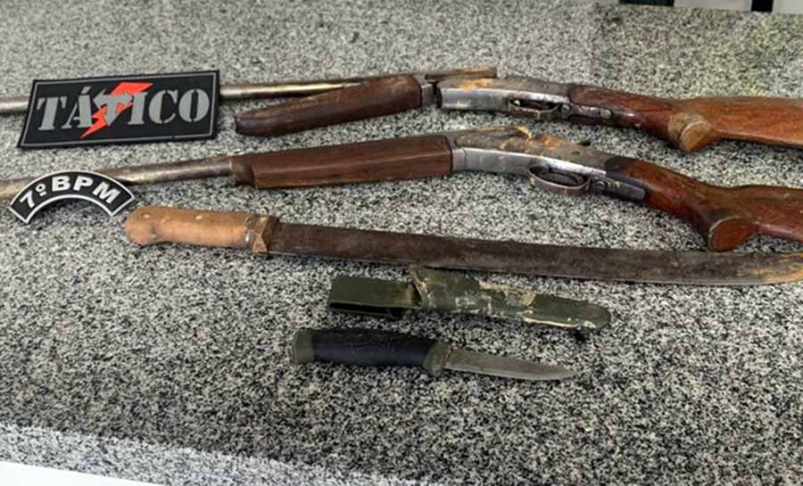 Agricultores são presos suspeitos de matar adolescente que atirou em pai e irmão deles no AC