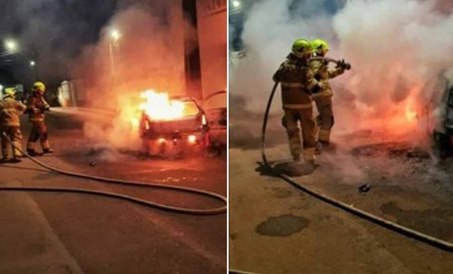 Carro em chamas desgovernado bate contra poste de energia em bairro de Rio Branco