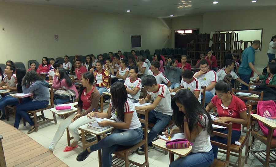 Após anúncio do MEC de reajuste no piso salarial dos professores, Acre avalia aplicação da mudança