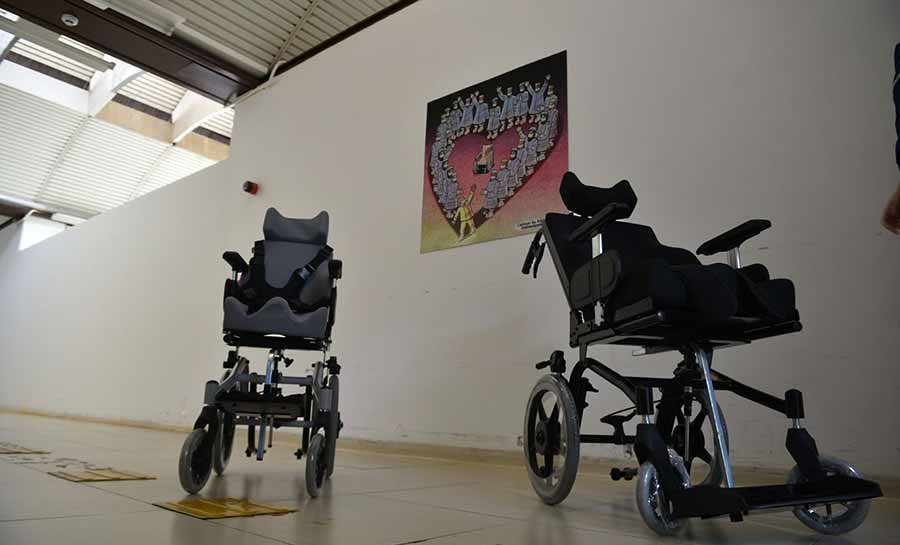 Saúde do Acre realiza a entrega de cadeiras de rodas no Hospital da Criança