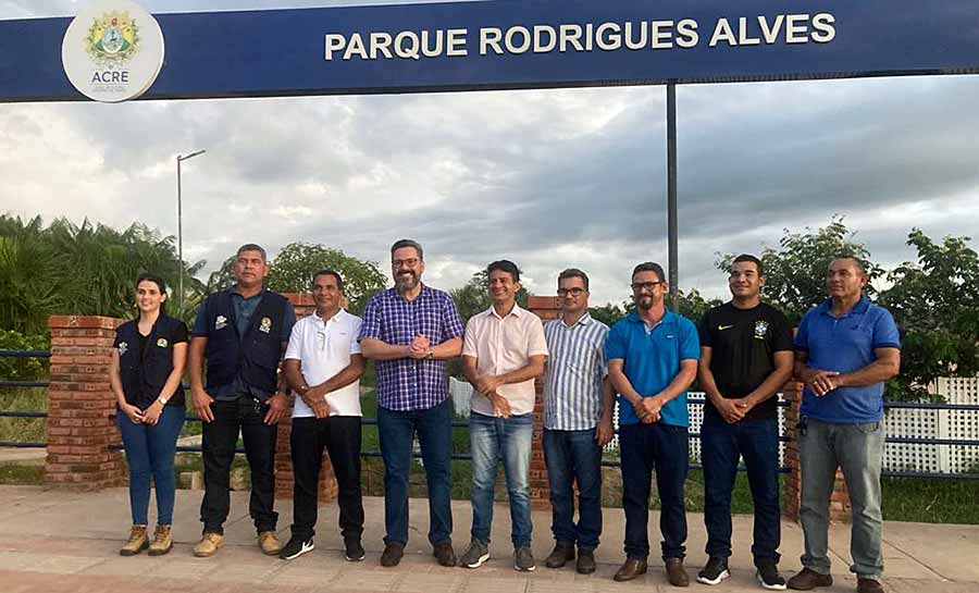 Em Rodrigues Alves, senador Alan Rick fala sobre recursos para a ponte e visita obras em andamento
