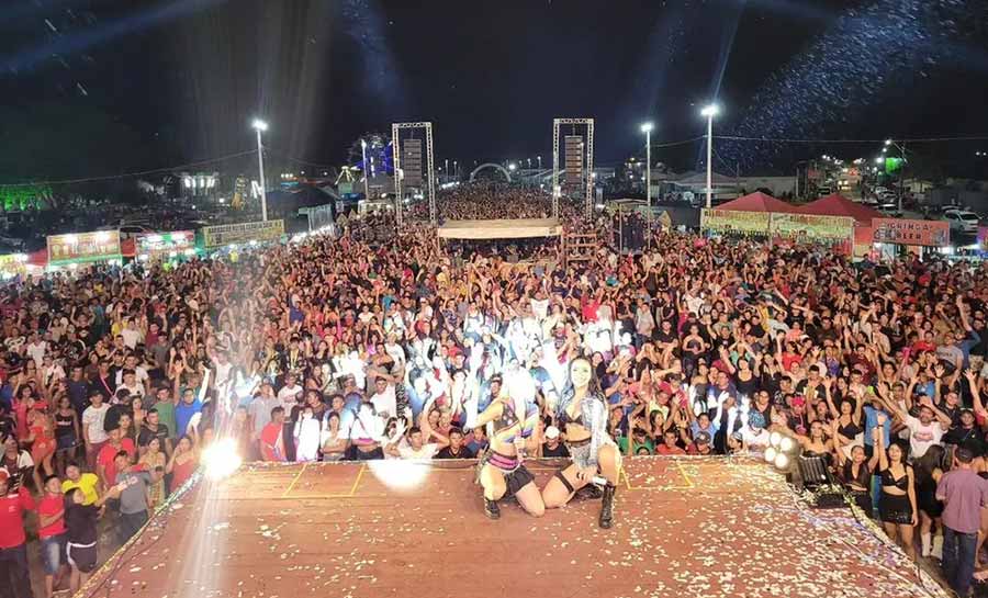 Festival do Açaí: Show da Companhia do Calypso leva 20 mil pessoas à 2ª noite de evento em Feijó