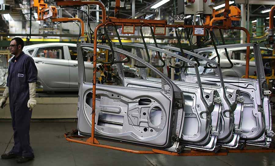 Produção industrial cai 0,6% de junho para julho