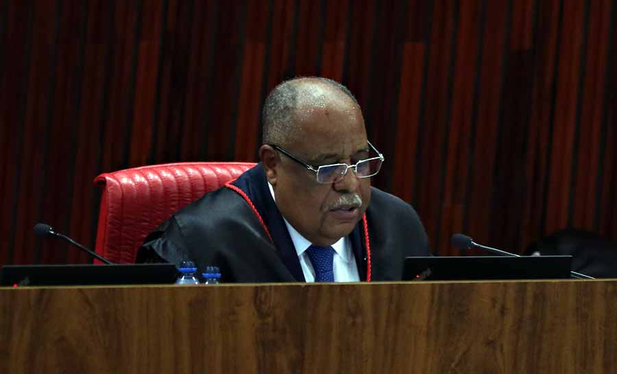 Relator vota pela inelegibilidade do ex-presidente Jair Bolsonaro