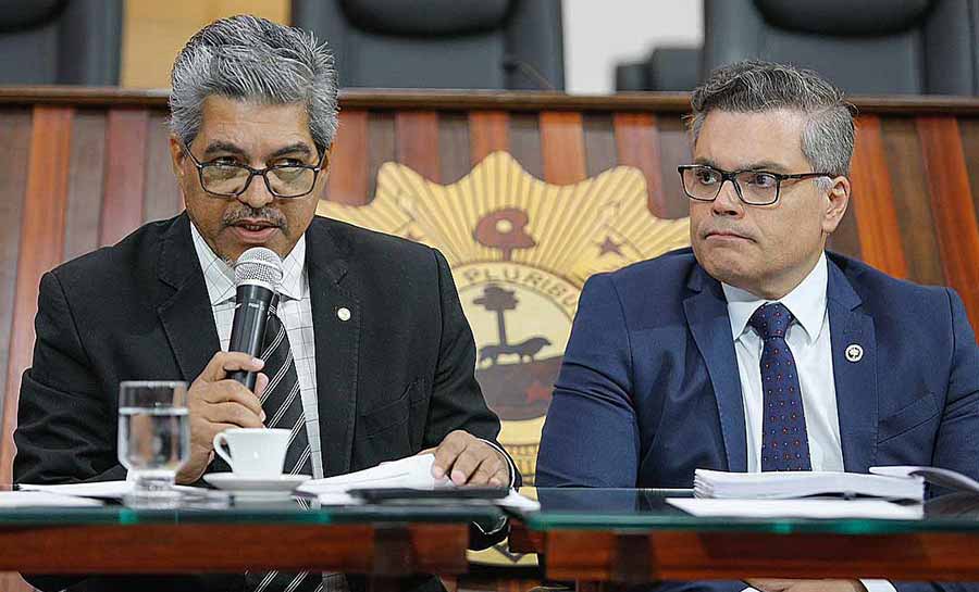 Vigilantes denunciam atrasos de salários e repactuações diante da iminente possibilidade de demissões em massa, em audiência na Assembleia