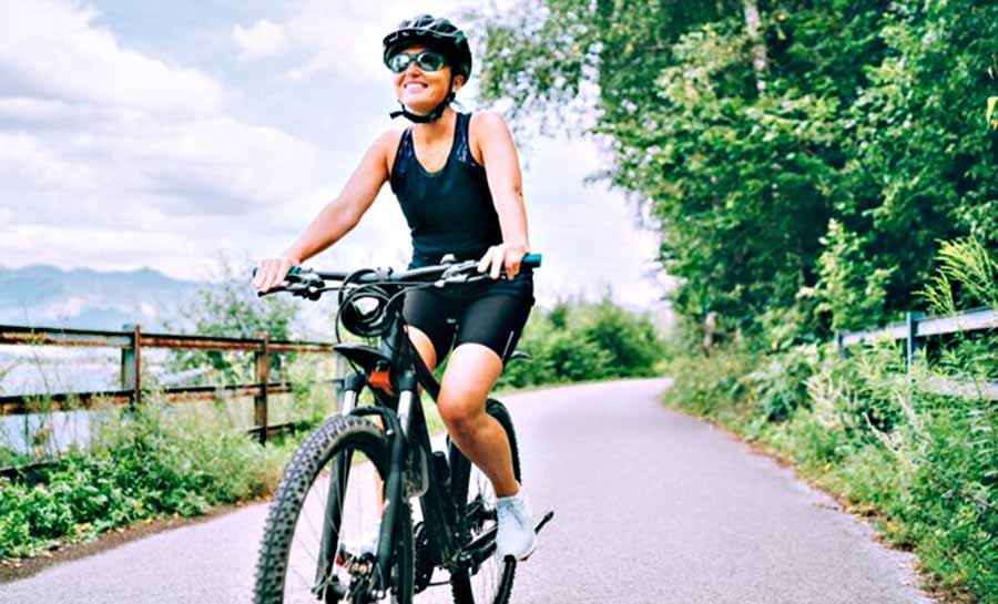 Veja como andar de bicicleta favorece a saúde física e mental