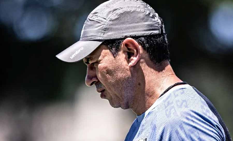 Clube japonês anuncia rescisão e aciona Fábio Carille na Fifa