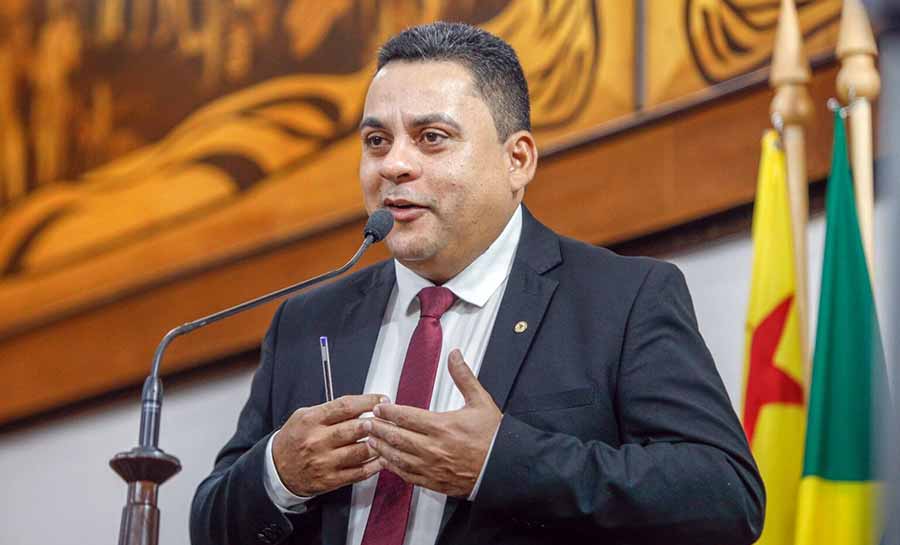 Gilberto Lira expressa preocupação após acidente aéreo em Manoel Urbano