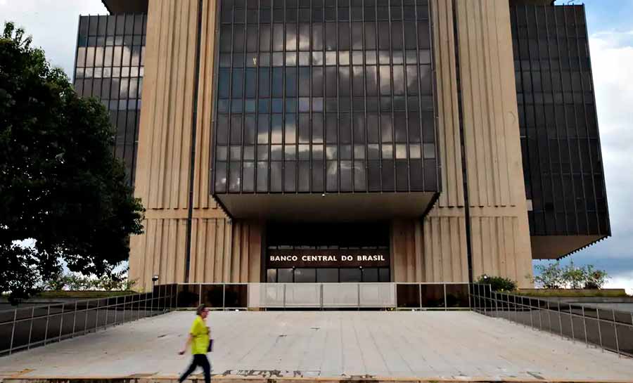 Contas externas têm saldo negativo de US$ 4,4 bilhões em fevereiro