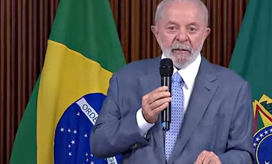Após ataques de Lira, Lula assegura permanência de Padilha no cargo