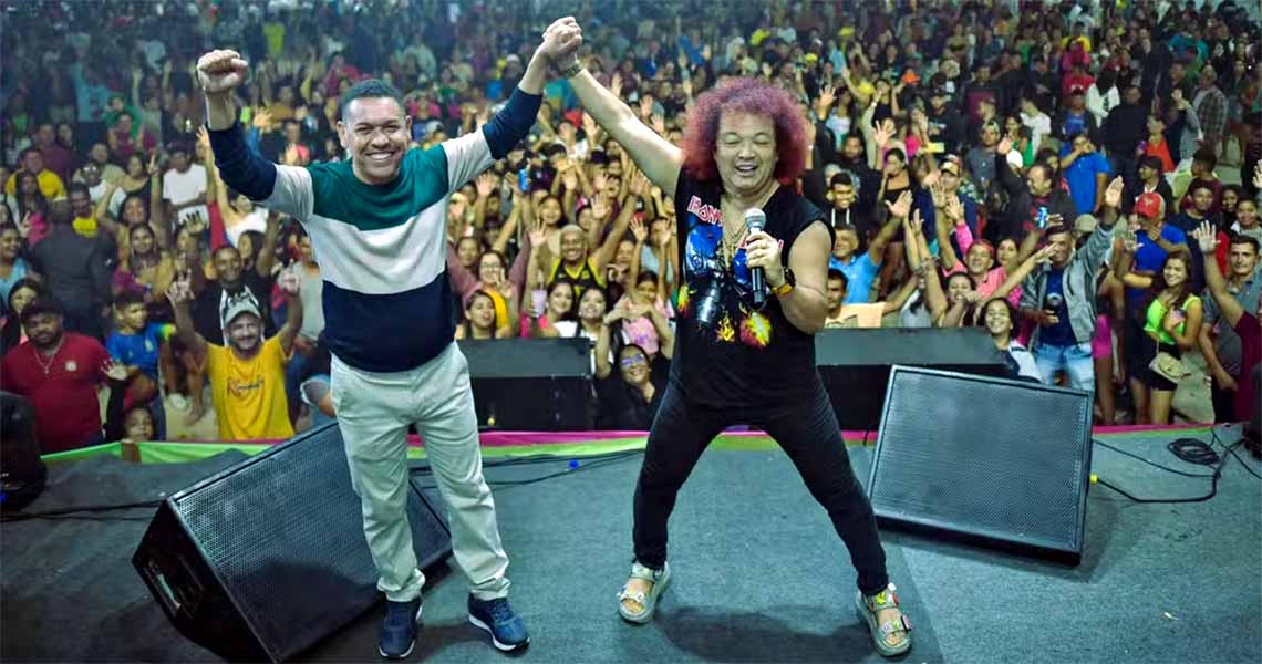 ‘Carnavassis’: Festa fora de época reúne 18 mil pessoas no interior do Acre, diz prefeitura
