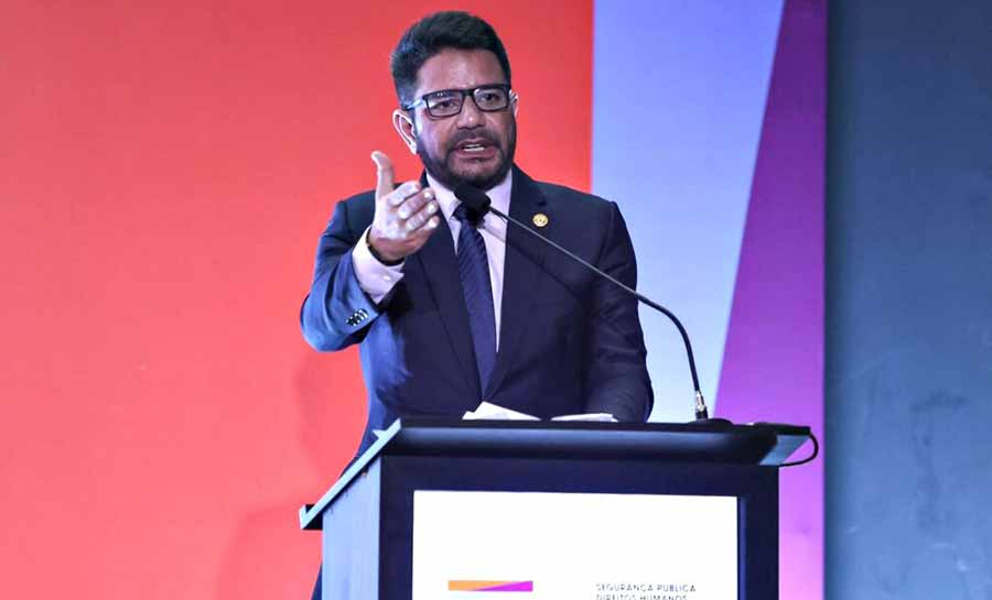 Governador Gladson Cameli profere palestra em seminário sobre segurança pública, em Brasília