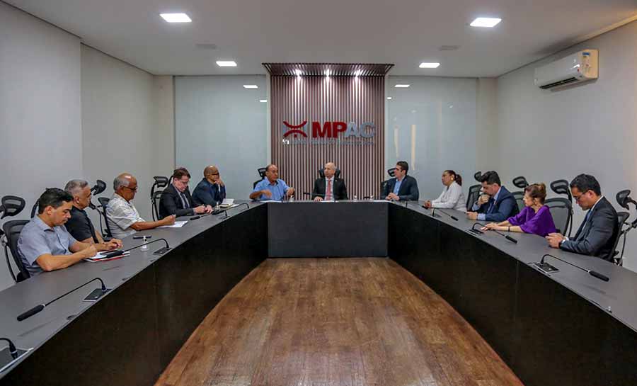 Com mediação do MPAC, Município e Estado firmam parceria para intervir no Programa Ruas do Povo