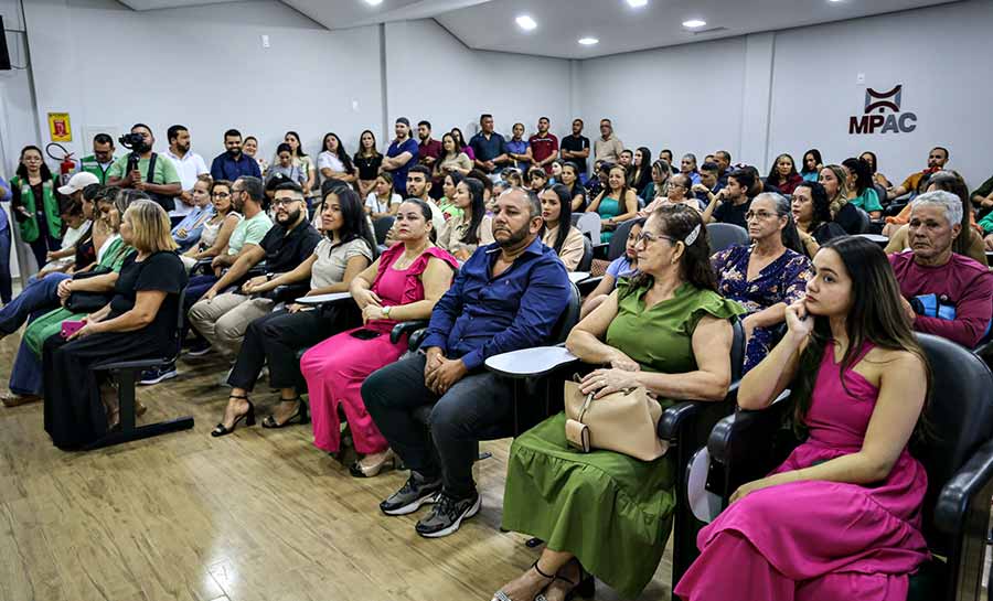 Estado empossa servidores para reforçar serviços de saúde no Juruá