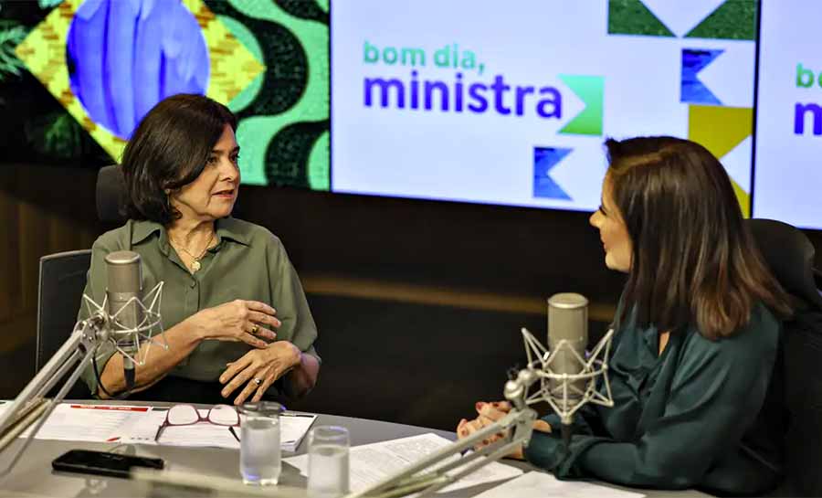 Ministra da Saúde comemora dados da imunização infantil