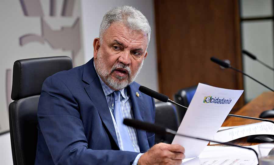 Petecão anuncia pagamento de R$ 5,6 milhões para aquisição de usina móvel de asfalto no Acre