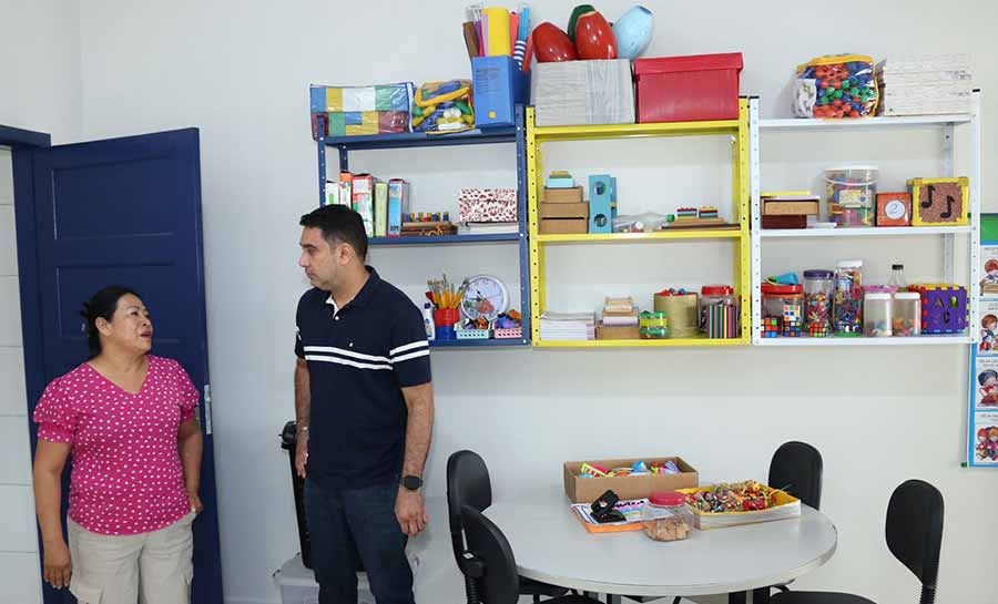 Samir Bestene encerra mandato com entrega de sala especializada na Escola Terezinha Kalume