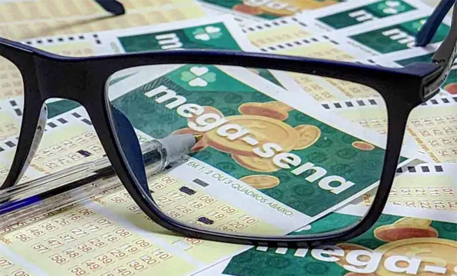 Mega da Virada 2024: 8 apostas acertam as dezenas; veja números sorteados