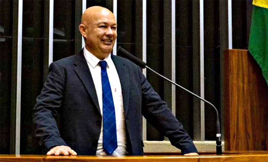 Presidente da FIEAC, José Adriano é empossado deputado federal