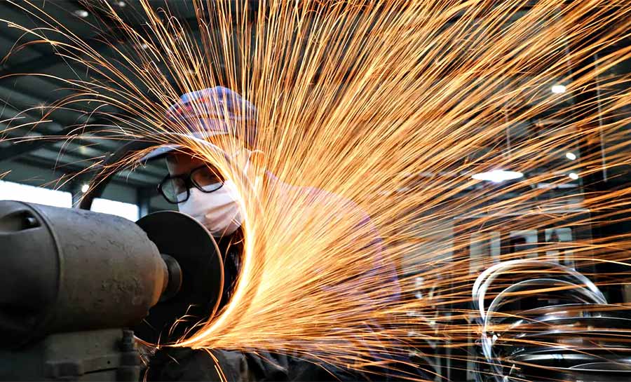 Produção da indústria brasileira recua 0,6% em novembro