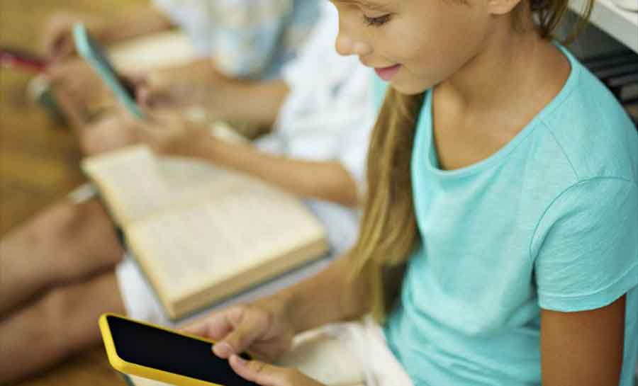 Sancionada lei que restringe uso de celular em escolas de todo o país