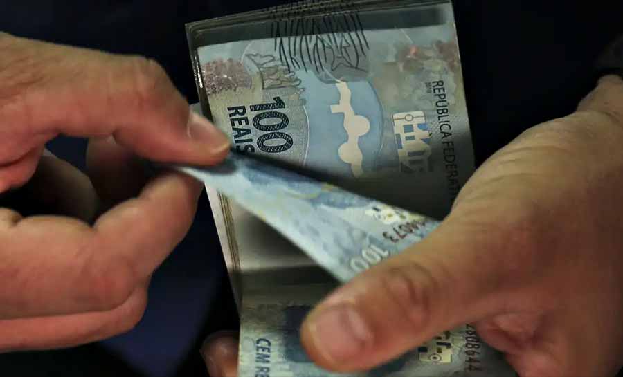 Consumo das famílias sobe 5,7% no trimestre móvel fechado em novembro