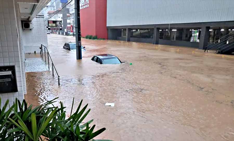 Chuvas deixam 781 desabrigados em Santa Catarina