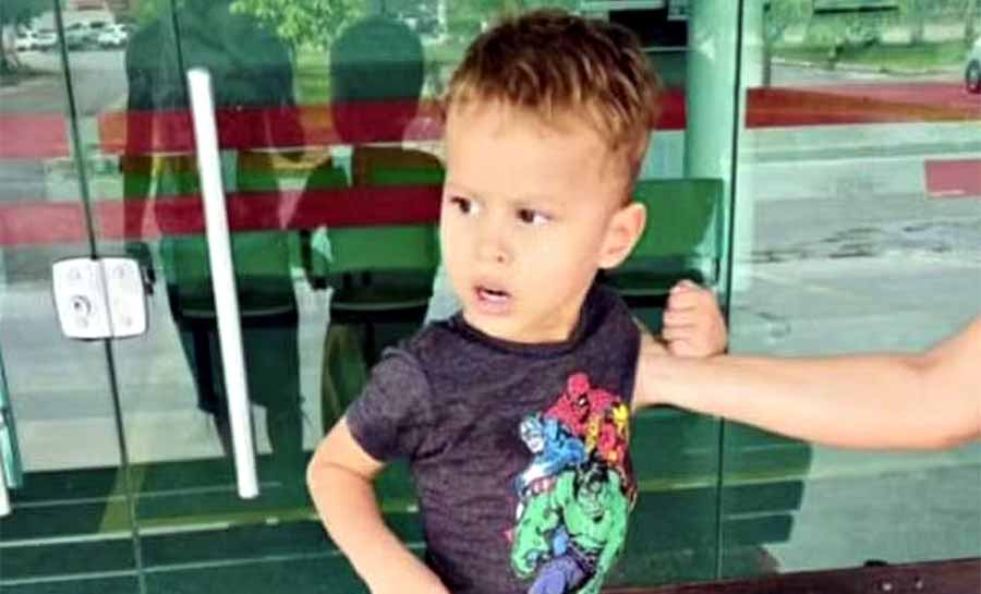 Criança de 3 anos morre após raio atingir placa solar de casa em comunidade isolada no Acre