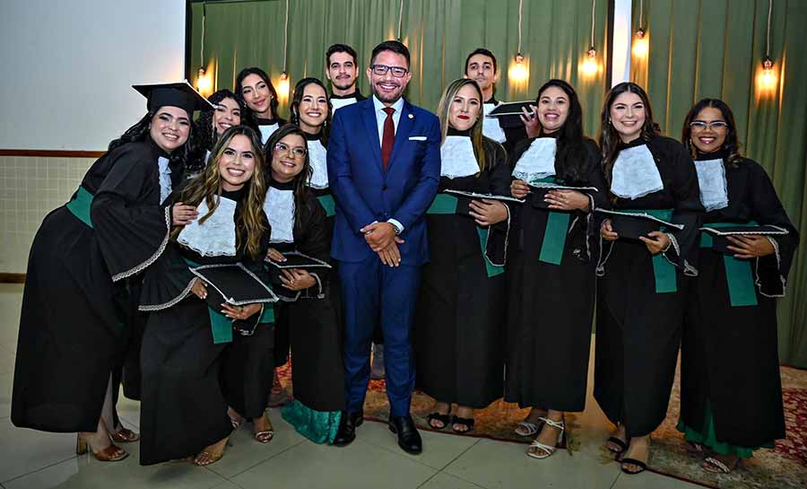 Governador Gladson Cameli prestigia formatura de jornalismo da Universidade Federal do Acre