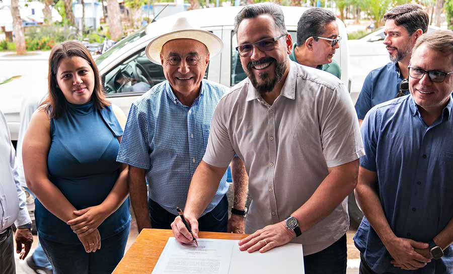Alan Rick garante recurso e organização de assistência social ganha caminhonete 0km