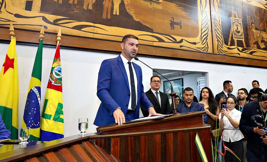 Nicolau Júnior assume presidência da Aleac e defende união pelo desenvolvimento do Acre