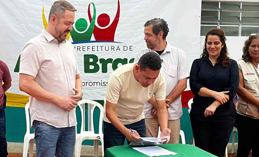Com presença do Estado, prefeitura inaugura segunda etapa de praça turística em Assis Brasil