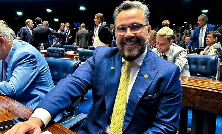 “Seguirei focado em melhorar a vida dos acreanos” - diz Alan Rick na primeira sessão do Senado em 2025