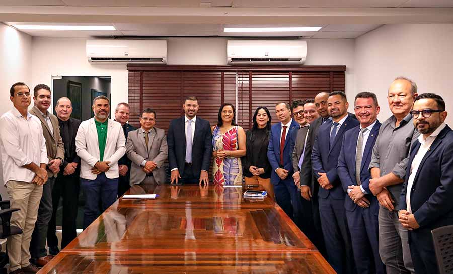 Nicolau coordena reunião da base do governo em visita de Mailza a Aleac