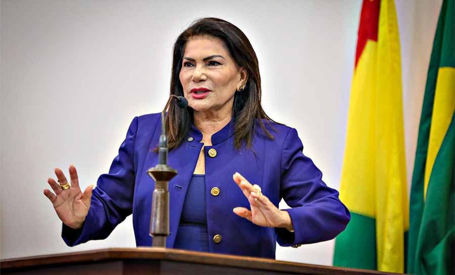 Antonia Sales denuncia precariedade da saúde e cobra fiscalização de obras inacabadas